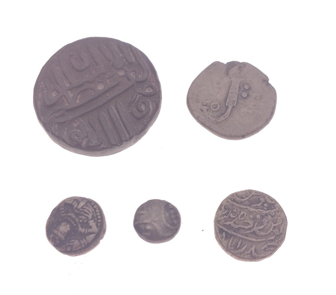 Five antique INDIAN coins largest diameter 17mm and the smallest 7mm approx - Image 4 of 4