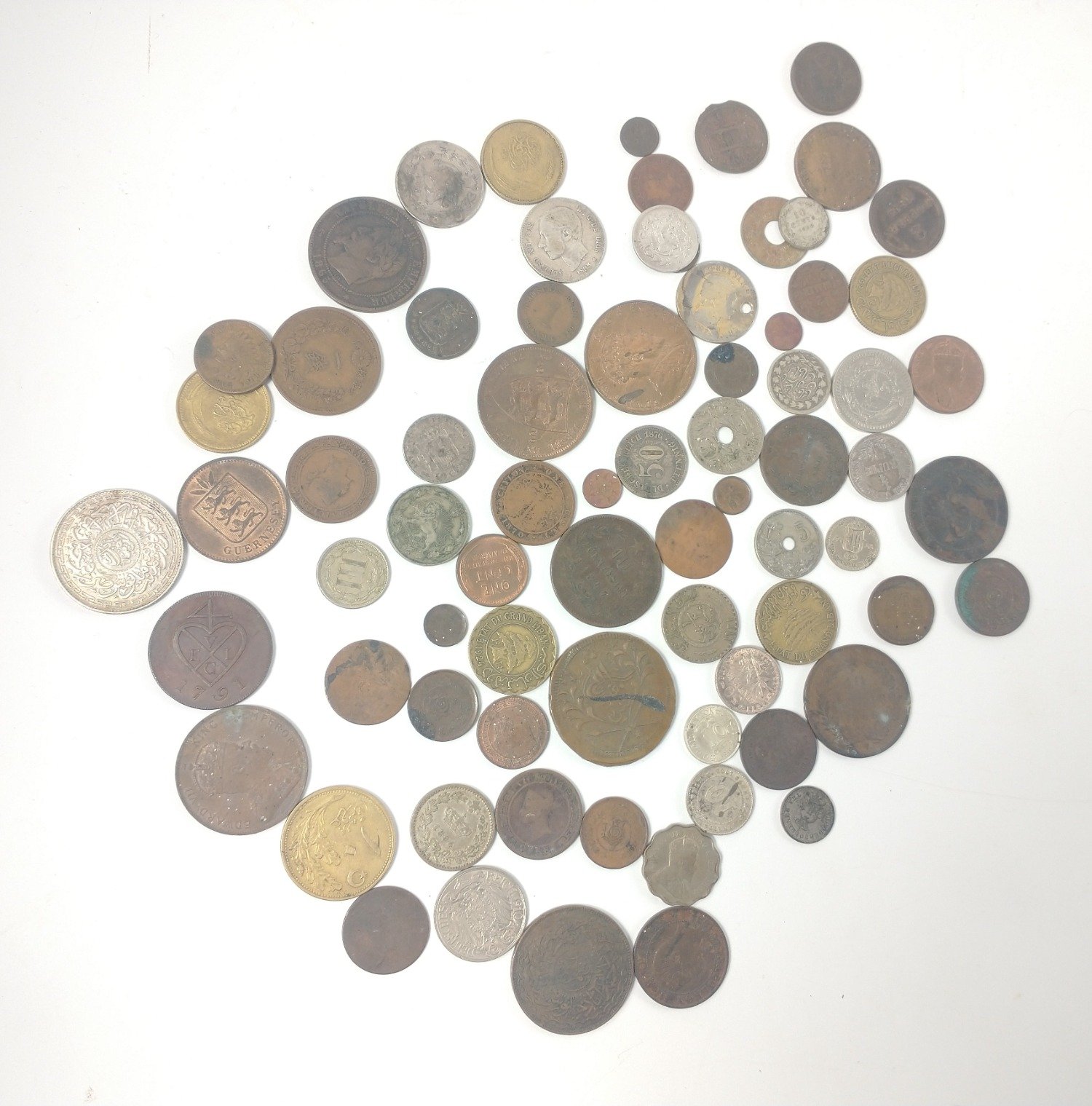 A large varied collection of mainly ANTIQUE and VINTAGE COINAGE to include coins from India, - Image 2 of 6