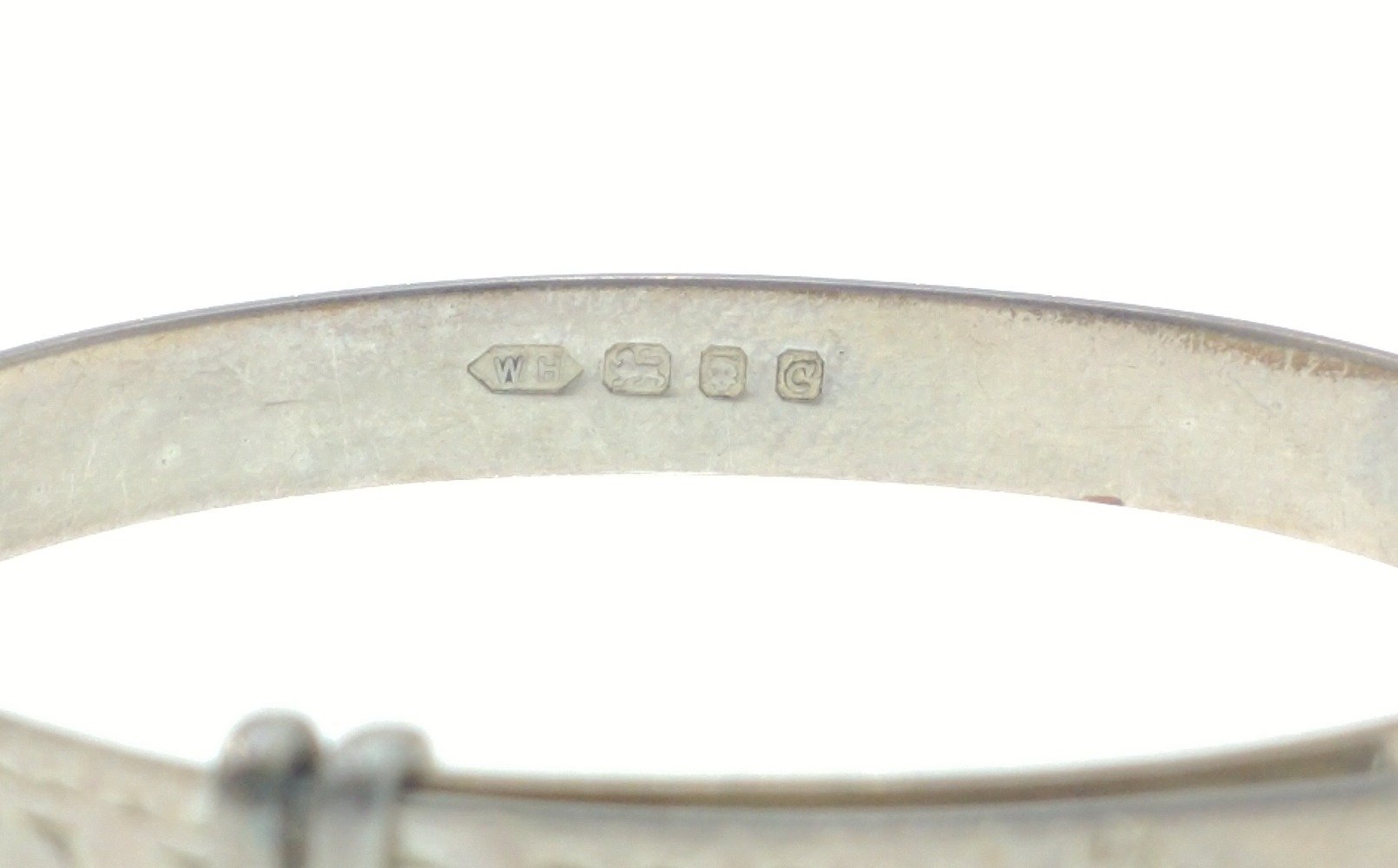 A vintage silver HALLMARKED baby's christening bracelet weight 7.5g approx, 5cm diameter expanding - Image 7 of 9