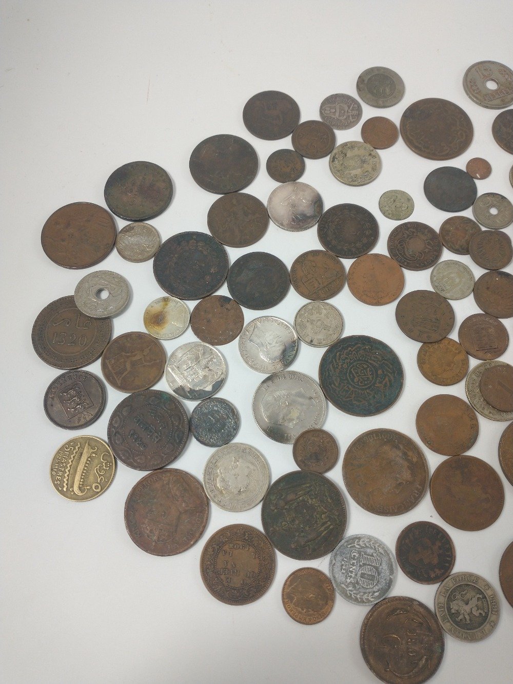A mixed collection of VINTAGE WORLD COINAGE - Image 4 of 6