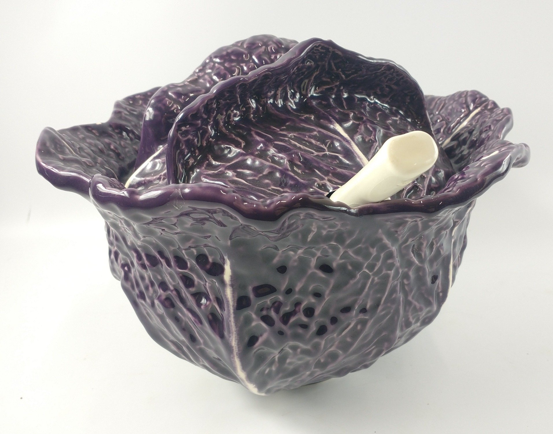 VINTAGE! Unusual - an OLFAIRE red cabbage SOUP TUREEN with lid and ladle (small chip to lid)