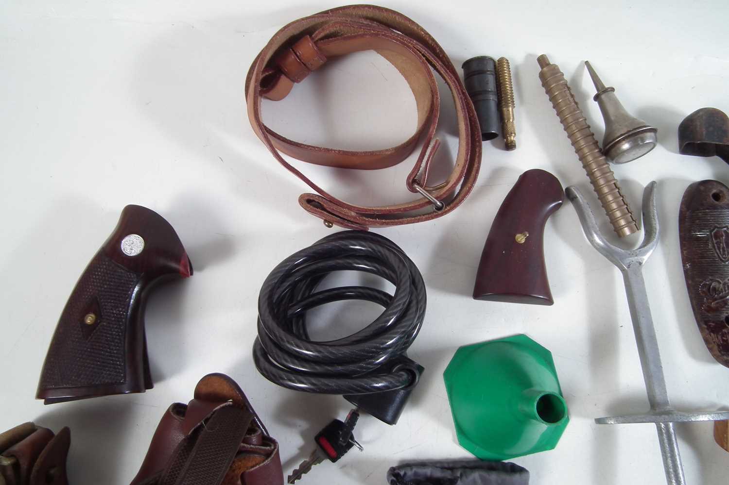 Collection of mixed shooting accessories. - Image 3 of 7