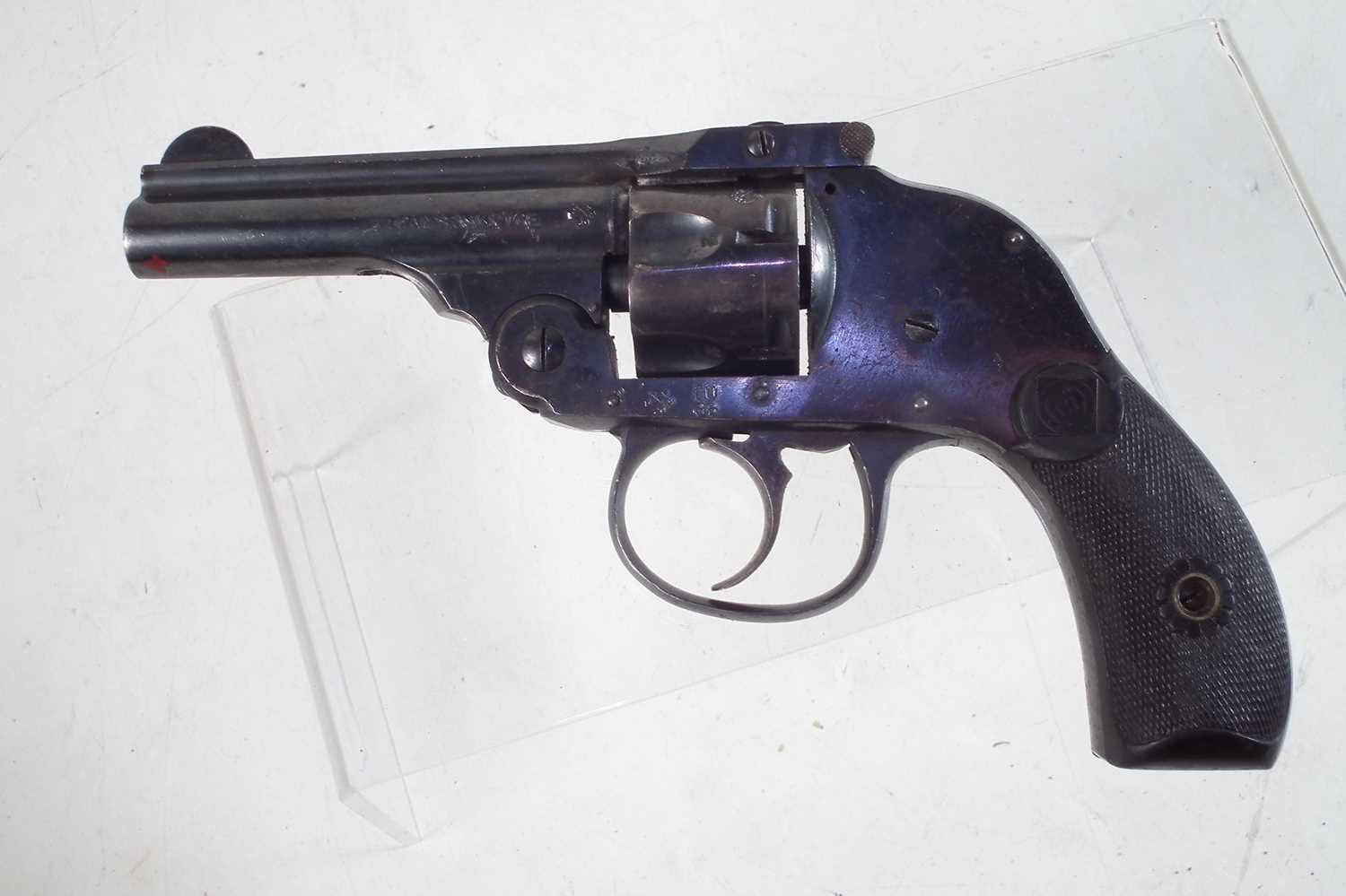 Deactivated Harrington and Richardson .32SW revolver - Image 3 of 6