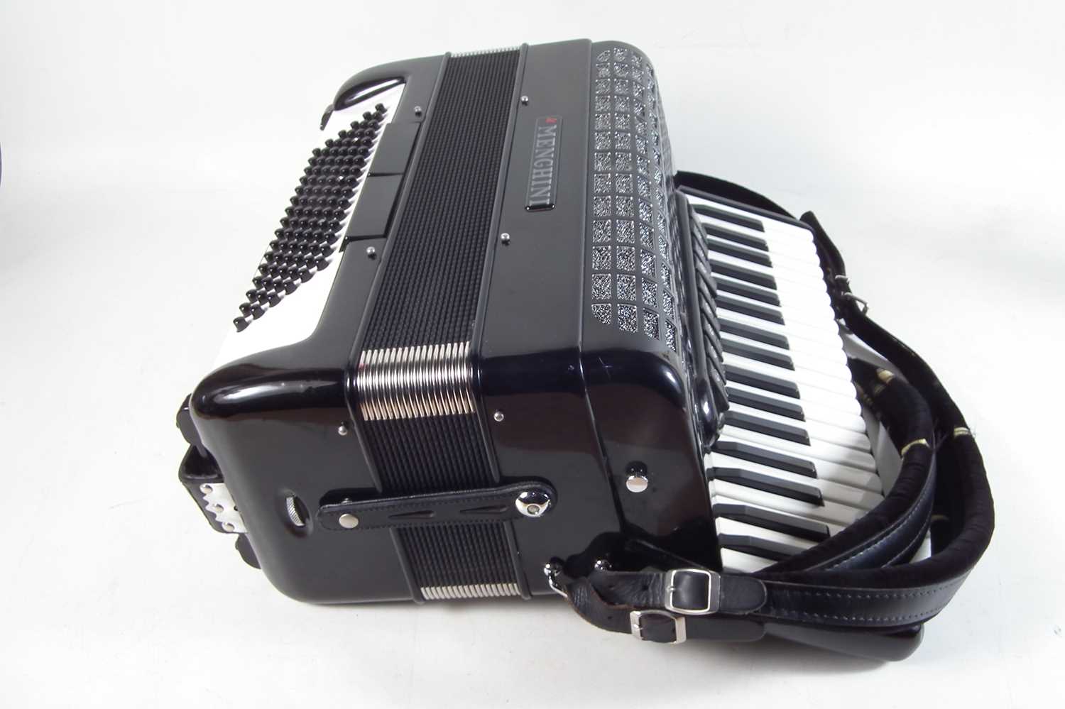 Menghini piano accordion - Image 5 of 10