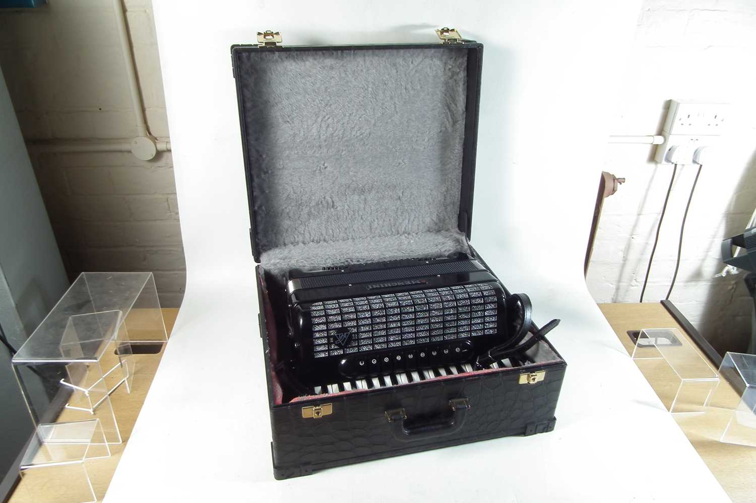 Menghini piano accordion - Image 10 of 10