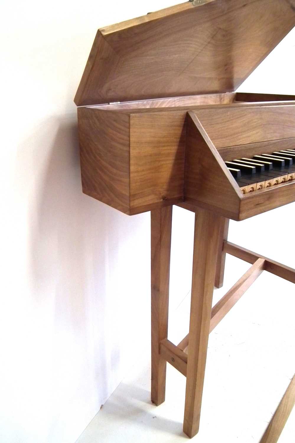 Triangular spinet by John Storr built from a kit, walnut case with ebony and ivory faced keys 115cm - Image 7 of 9