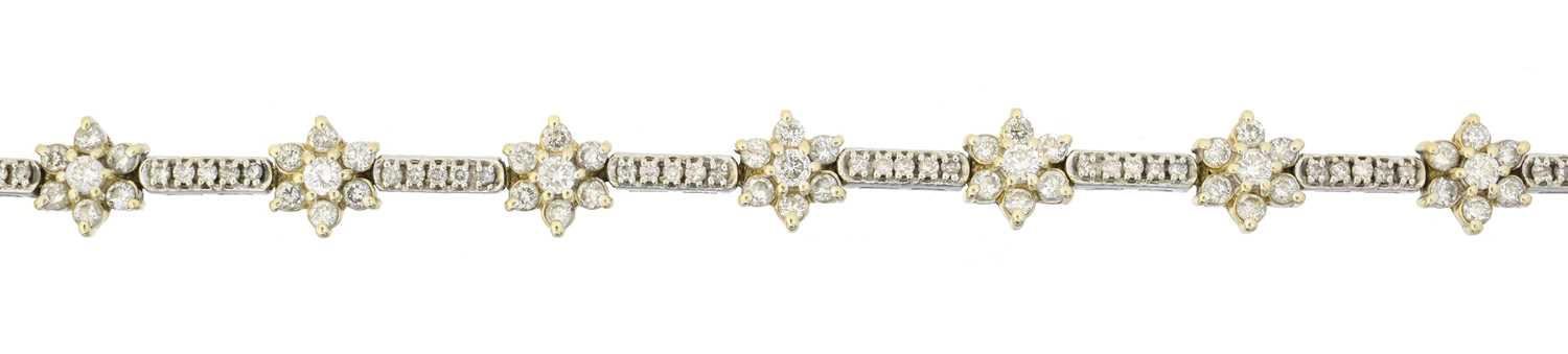 A diamond bracelet, - Image 2 of 2