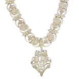 A late Victorian white metal chain,