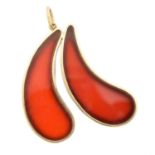 A 1970s 9ct gold carnelian pendant,