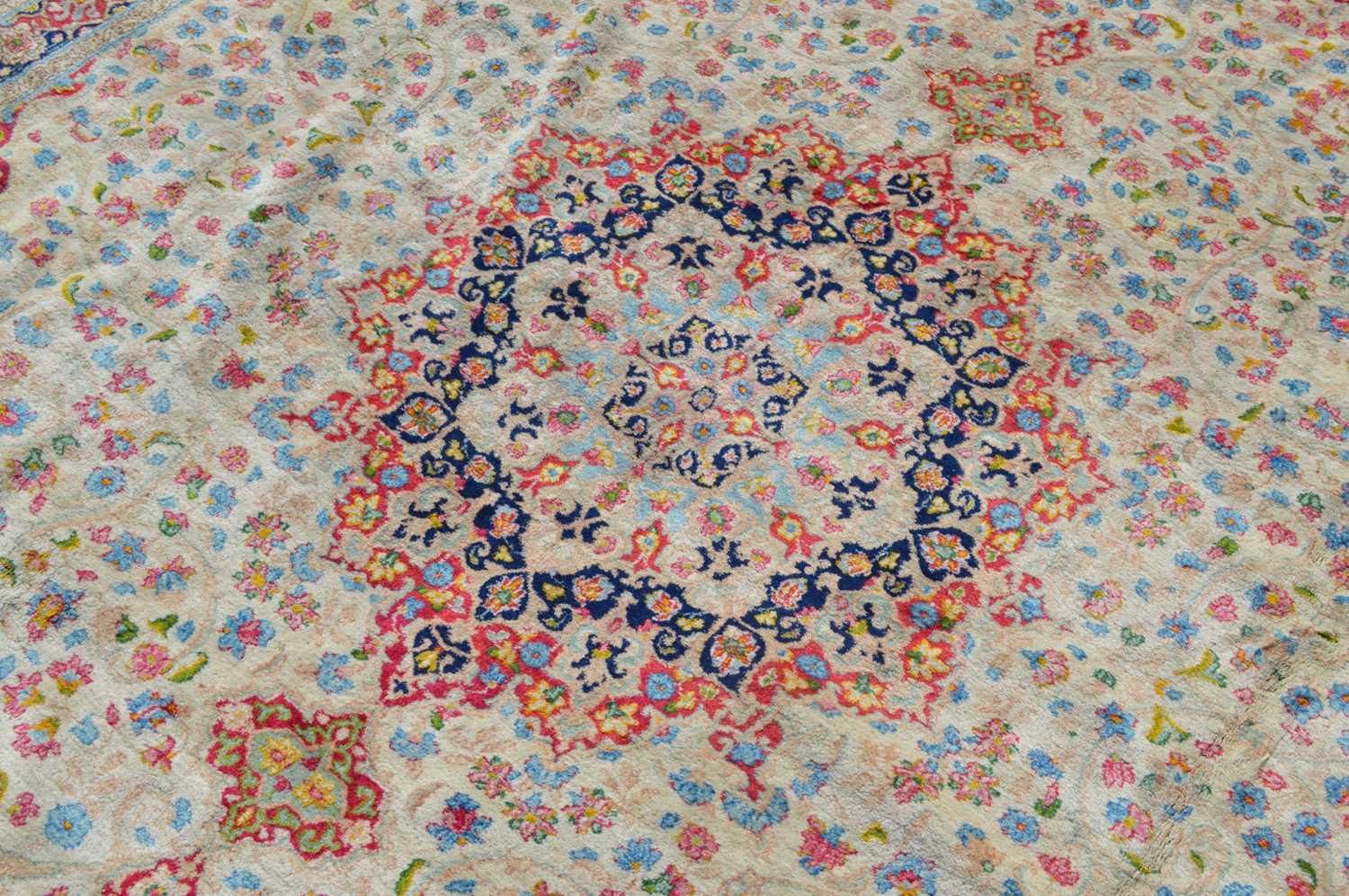 Kirman carpet - Image 2 of 6