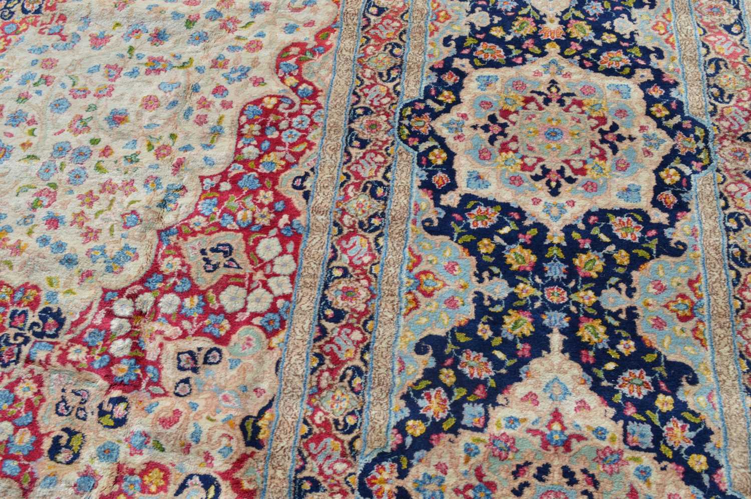 Kirman carpet - Image 3 of 6