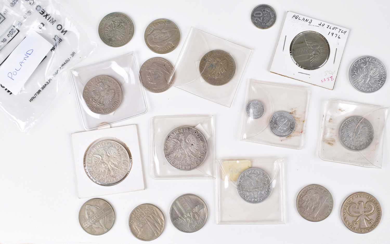 Tin of assorted foreign coinage to include many silver coins from Netherlands etc. - Image 9 of 19