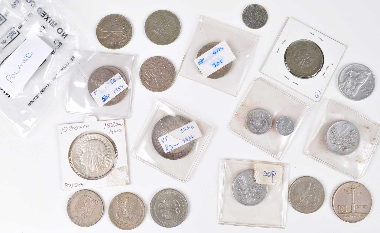 Tin of assorted foreign coinage to include many silver coins from Netherlands etc. - Image 8 of 19