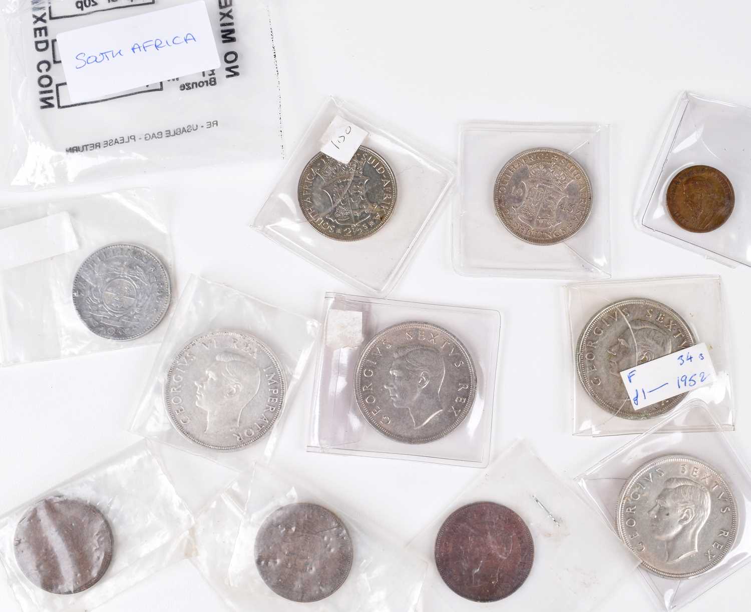Tin of assorted foreign coinage to include many silver coins from Netherlands etc. - Image 19 of 19