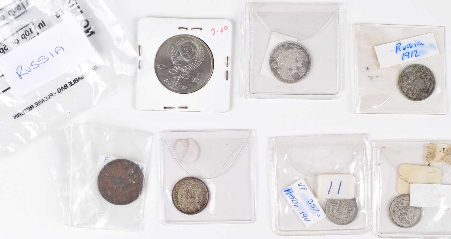 Tin of assorted foreign coinage to include many silver coins from Netherlands etc. - Image 16 of 19