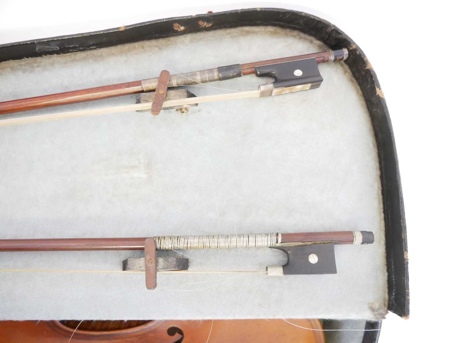 Maggini style 4/4 violin in case with two bows - Image 11 of 12