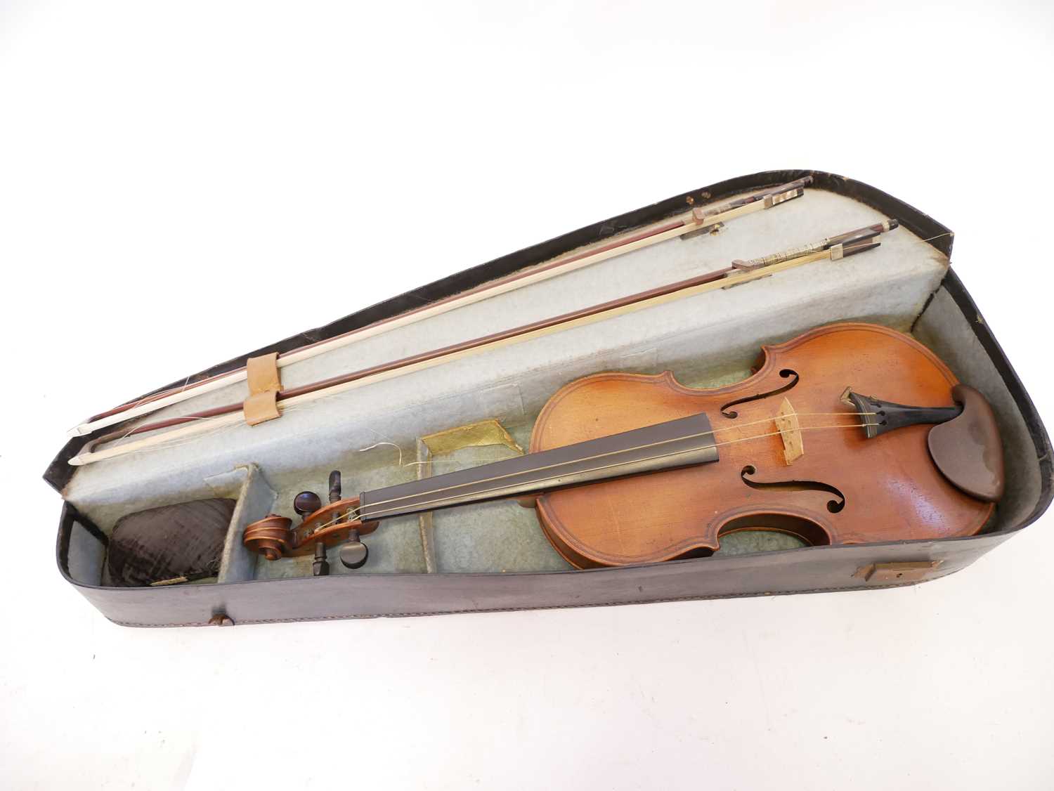 Maggini style 4/4 violin in case with two bows - Image 9 of 12