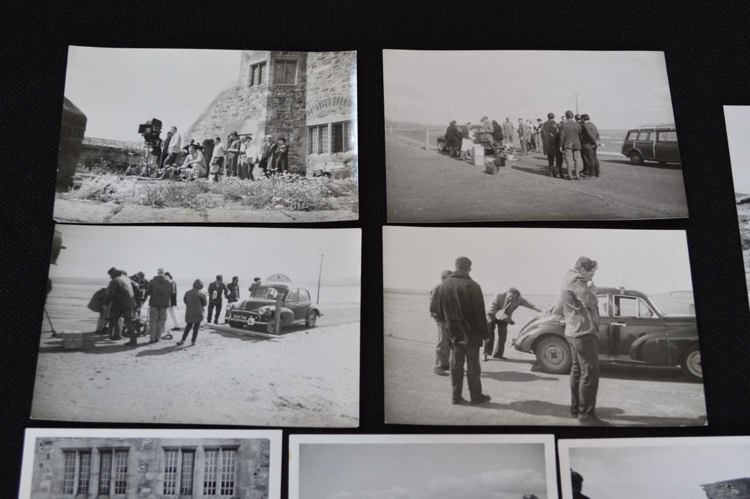 17 photographs on the set of Cul-De-Sac in 1965/66 directed by Roman Polanksi - Image 3 of 5