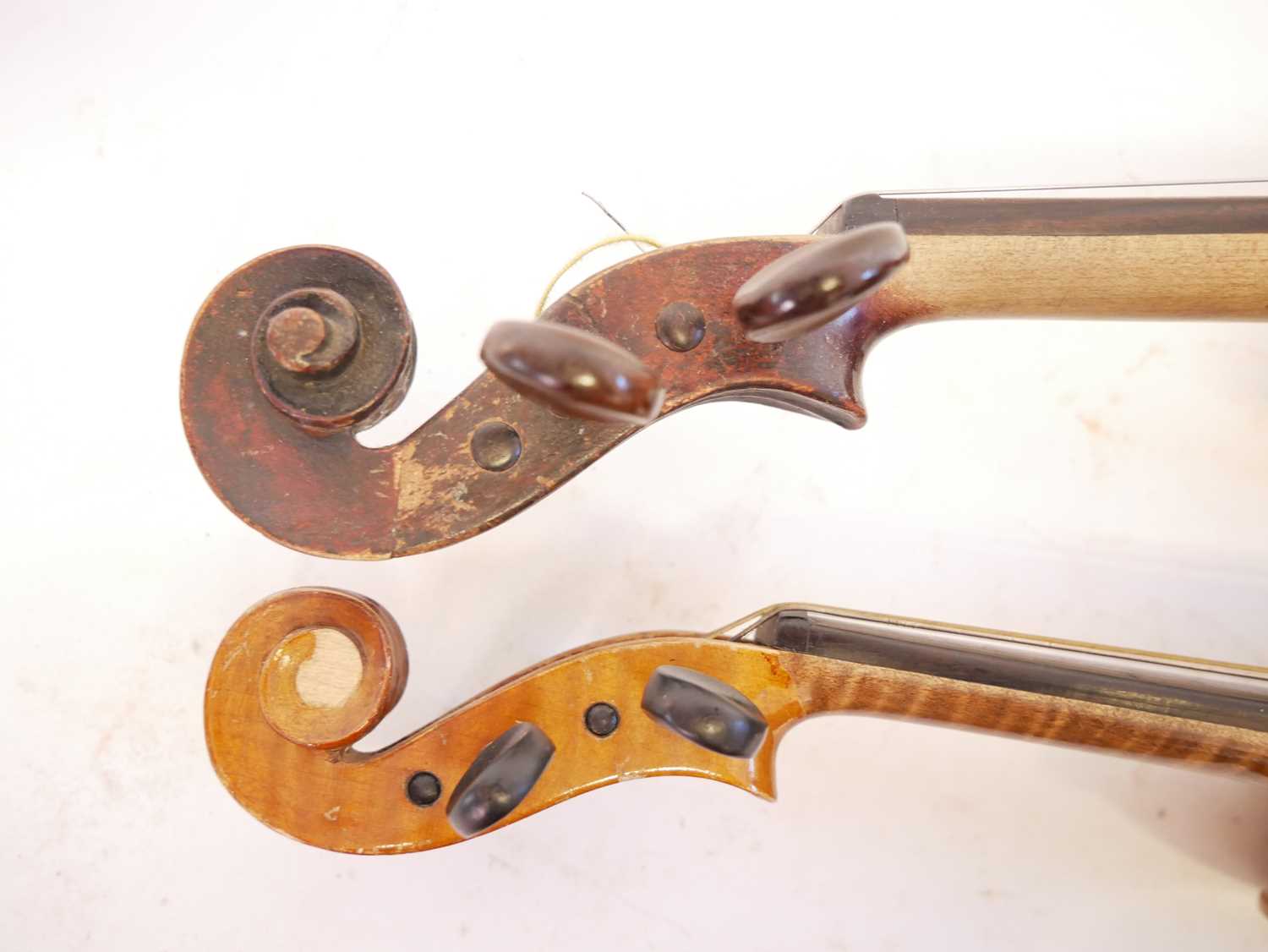 4/4 violin and a 1/2 size violin, each with a bow and case. - Image 3 of 7