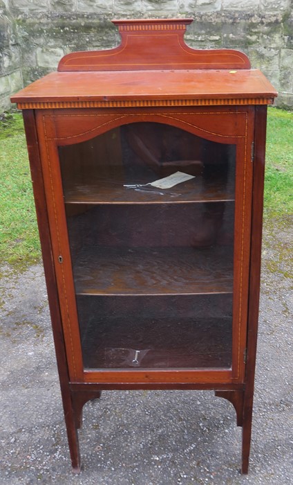 An Edwardian mahogany display cabinet, with glass door, width 20ins, height 43.5ins, depth 13.5ins