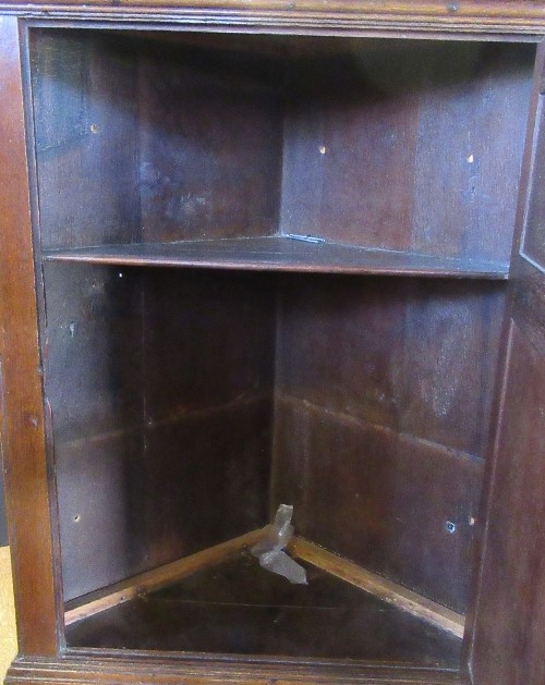 An 18th century oak corner cupboard, width 27ins - Image 3 of 3