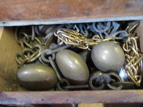 A small chest of three drawers, containing hinges, mounts, clock keys, a tin of gilt handles etc - Image 4 of 6