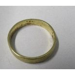 An 18 carat gold wedding ring, of reeded design, finger size P, 3.2g gross