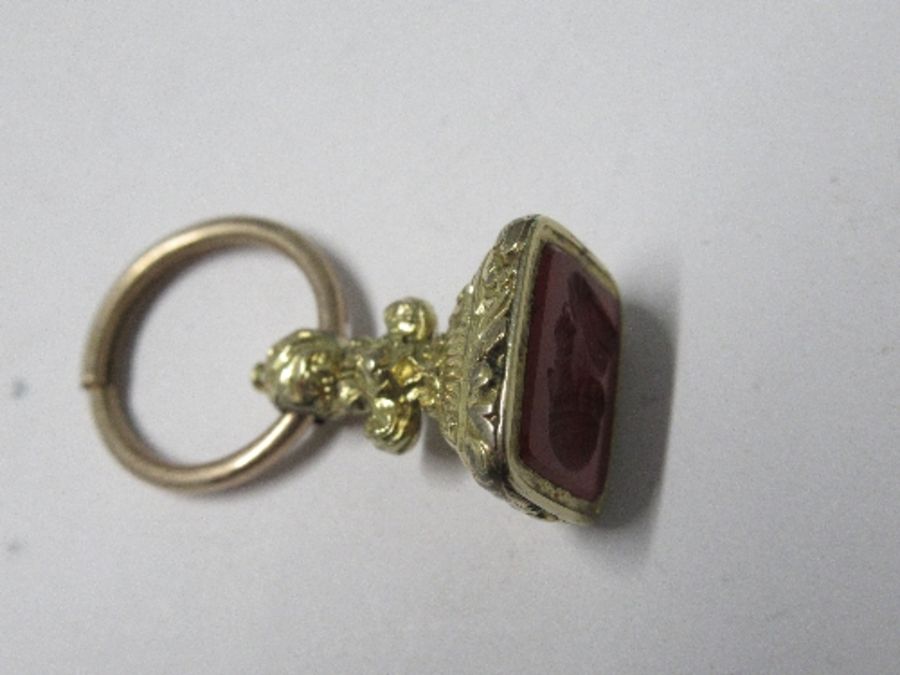 A 19th century seal fob, the carnelian engraved with a male profile - Good condition - Image 4 of 5