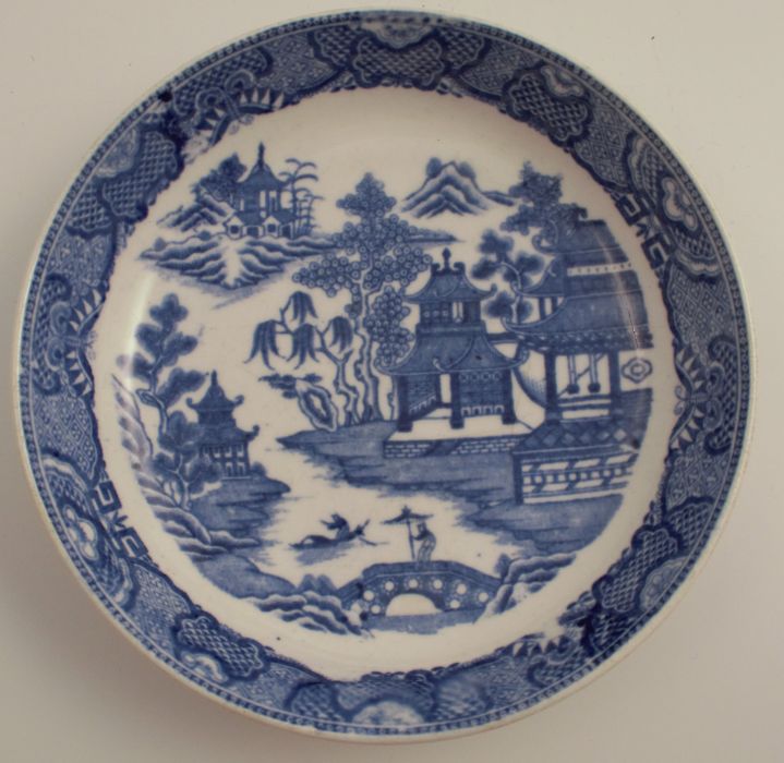 A 19th century Caughley dish, decorated in the Fisherman and Cormorant pattern, together with - Image 10 of 21