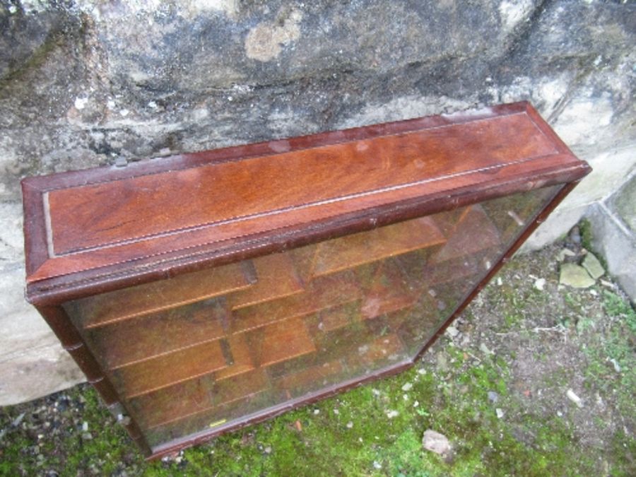 An Eastern hardwood  hanging display cabinet, height 23ins, width 19ins - Image 2 of 4