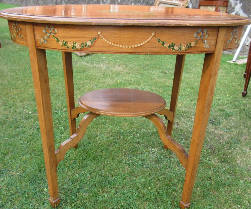 An Edwardian satinwood oval occasional table, decorated to the top and frieze with putti and - Image 3 of 4