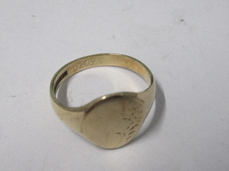 A 9 carat gold signet ring, with an oval head, finger size S, 4.5g gross