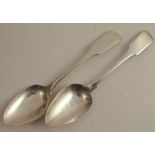 Two Irish silver fiddle pattern serving spoons, Dublin 1810 ans 1815, maker Richard Whitford and