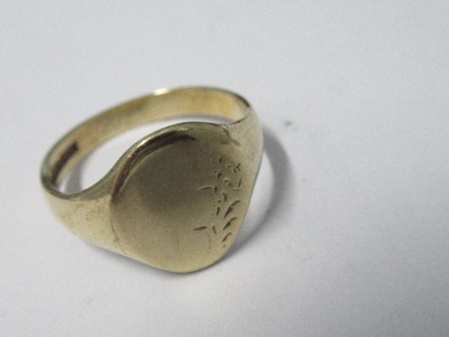 A 9 carat gold signet ring, with an oval head, finger size S, 4.5g gross - Image 2 of 4
