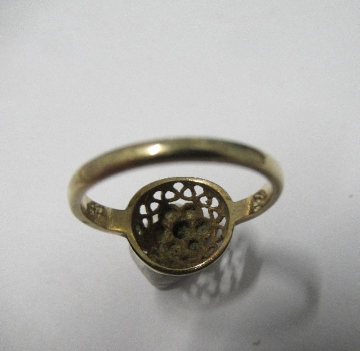 A synthetic stone set dress ring, stamped '9ct', finger size P, 2.8g gross - Image 3 of 4