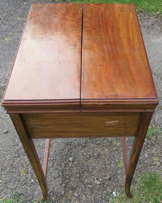 An Edwardian mahogany writing desk, the top fitted with a pair of hinged flaps, opening to reveal - Image 5 of 5