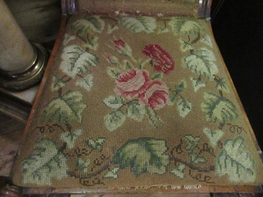 A Victorian carved chair, with tapestry seat and back - Image 4 of 5