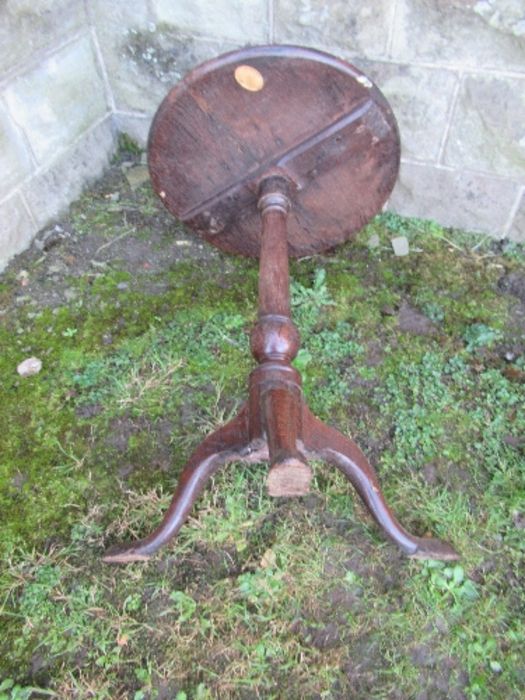 A Georgian dish top oak tripod table, diameter 19ins x height 26ins - Image 3 of 4