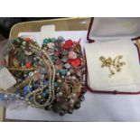 A quantity of assorted costume jewellery