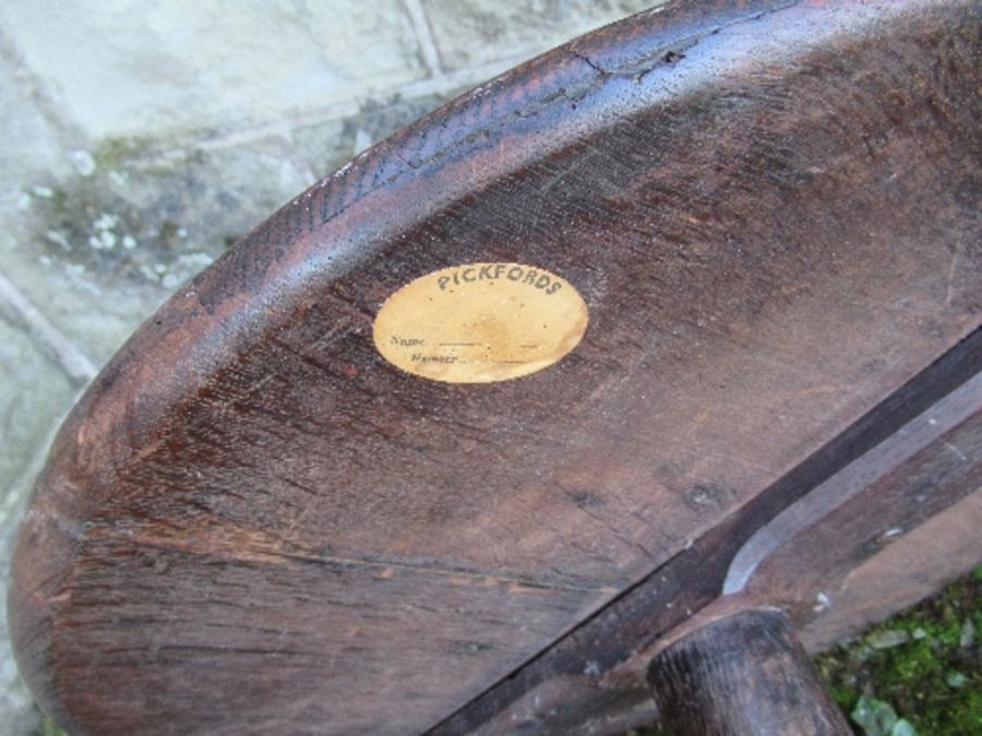 A Georgian dish top oak tripod table, diameter 19ins x height 26ins - Image 4 of 4