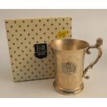 A hallmarked silver commemorative mug, commemorating the silver jubilee 1977, weight 9oz, boxed