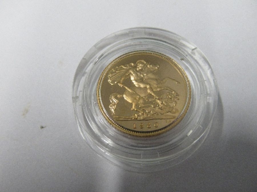 A cased Queen Elizabeth II 1980 gold proof set, comprising £5, £2, sovereign and half sovereign - Image 10 of 11
