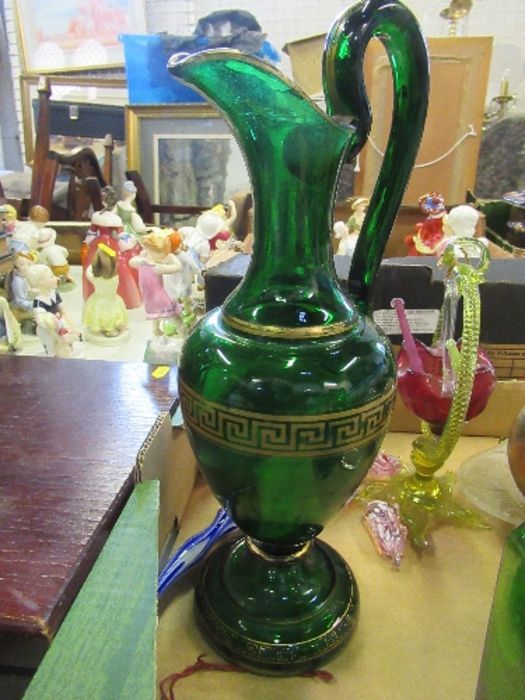 A satin glass lattice vase, together with a green glass ewer with Greek key decoration, various - Image 3 of 5