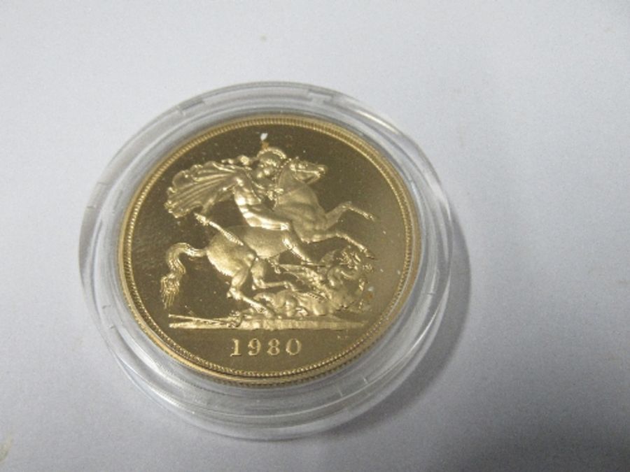 A cased Queen Elizabeth II 1980 gold proof set, comprising £5, £2, sovereign and half sovereign - Image 4 of 11