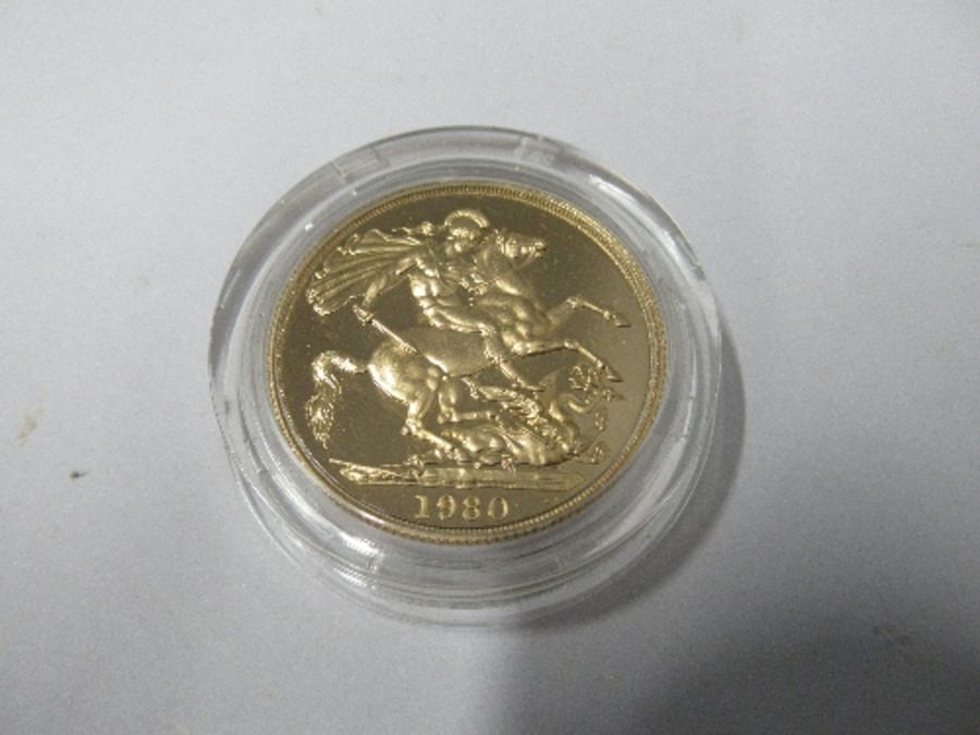 A cased Queen Elizabeth II 1980 gold proof set, comprising £5, £2, sovereign and half sovereign - Image 6 of 11