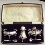 A cased silver three piece condiment set, with spoons, Birmingham 1922