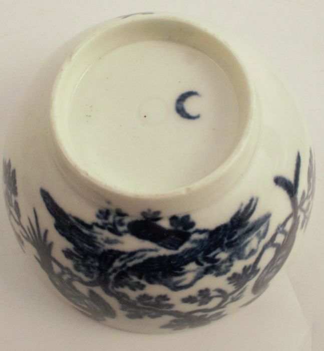 A first period Worcester tea bowl and saucer, decorated in the Birds in Branches pattern, crescent - Image 4 of 4