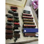 Six tinplate Hornby Dublo train carriages, together with a quantity of train tenders