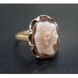 An Hardstone Twin Head Cameo Ring decorated with the bust of a lady and and a man, in an unmarked