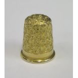 A 15ct Gold Thimble with chased flower head decoration, 6.4g